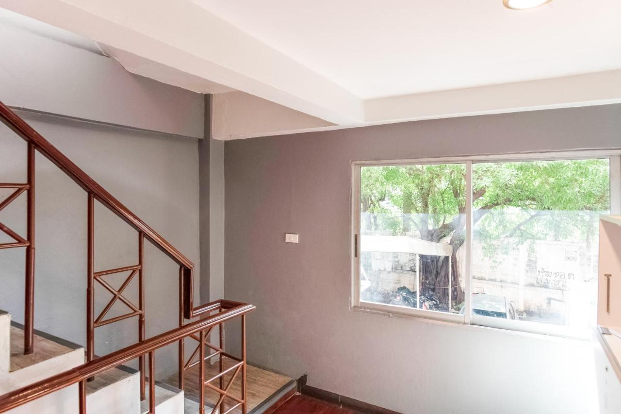 Oyo 437 Hostel Na Nara กรุงเทพมหานคร ภายนอก รูปภาพ
